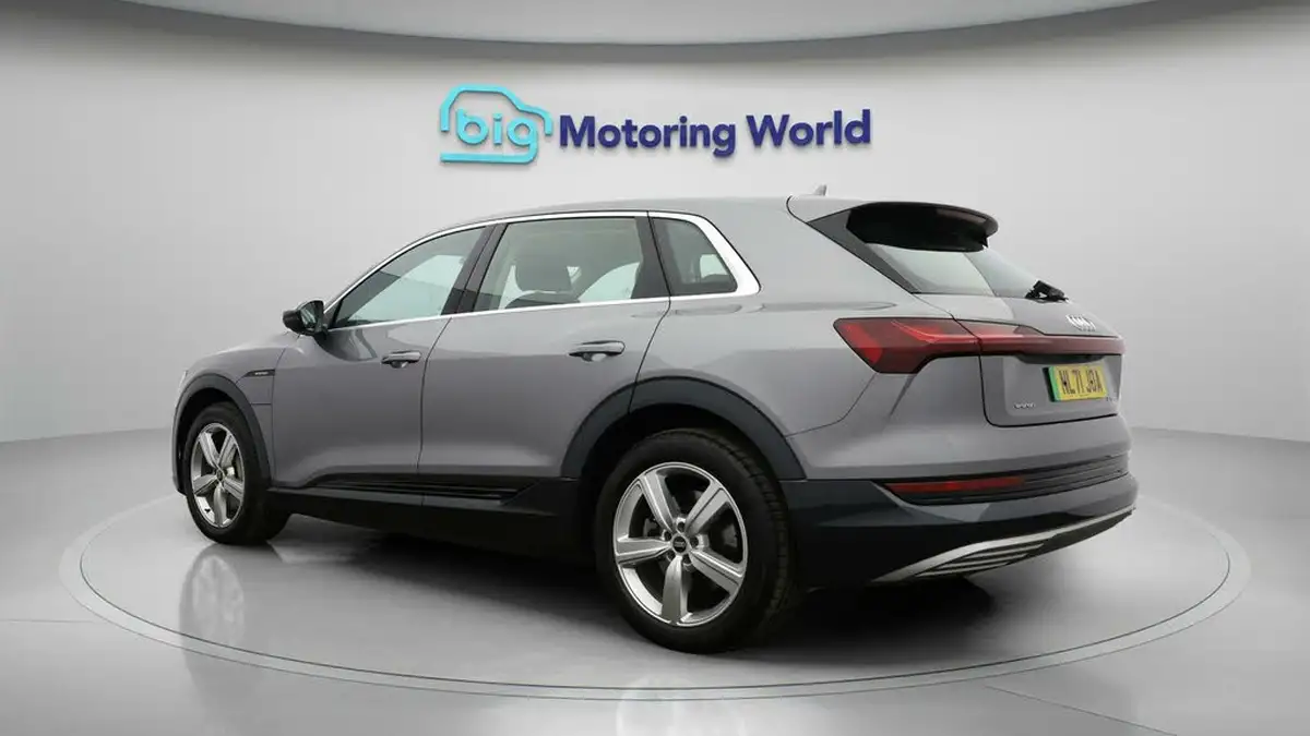 2021-audi-e-tron-50e-technik-station-wagon-big-4