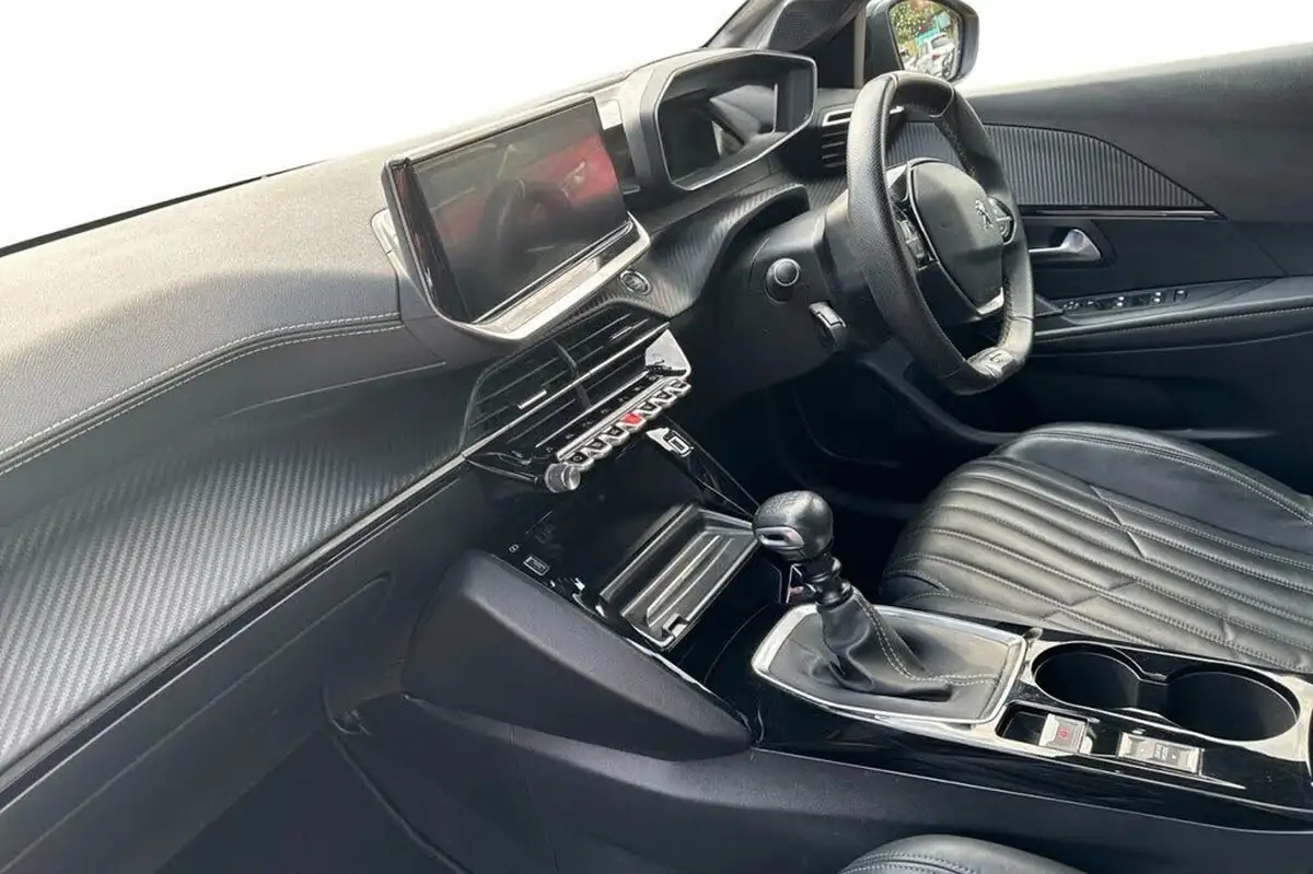 2022-peugeot-208-15-bluehdi-gt-100ps-big-10