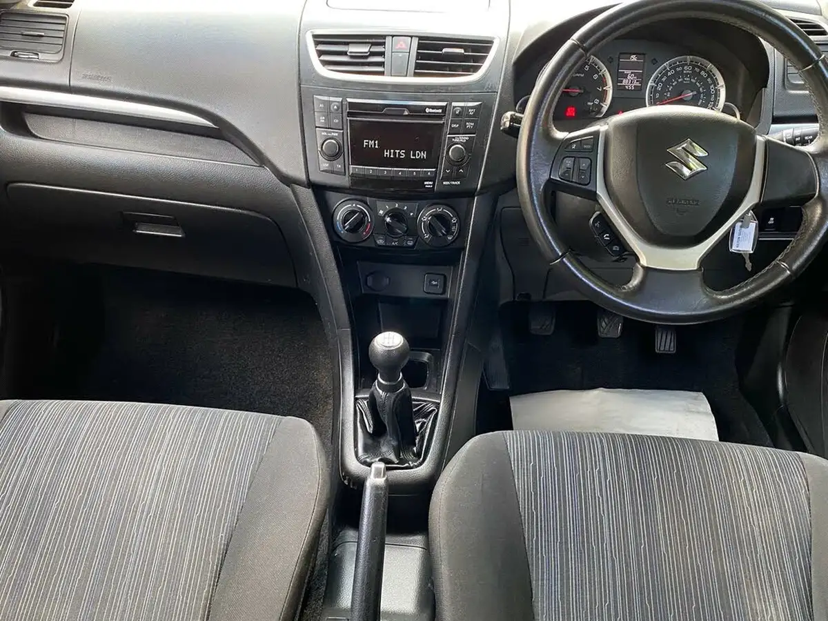 2014-suzuki-swift-12-sz-l-5d-big-38
