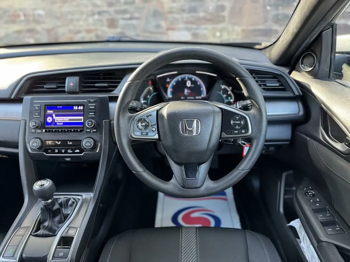 2019-honda-civic-10-vtec-turbo-se-hatchback-5d-big-27