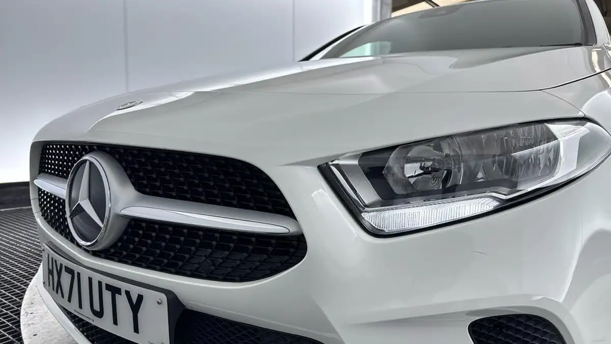 2022-mercedes-benz-a-class-20d-a180d-se-8g-dct-big-30