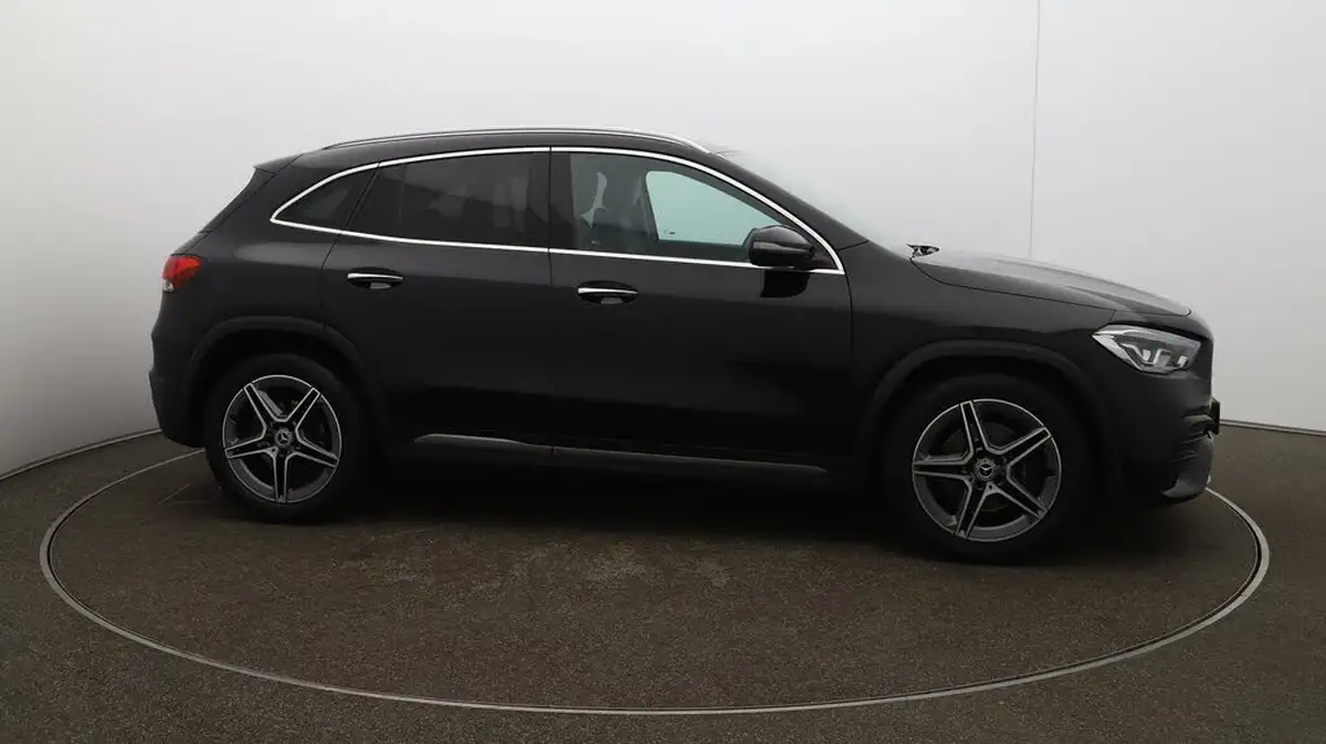 2022-mercedes-benz-gla-class-13-gla-180-amg-line-premium-big-39