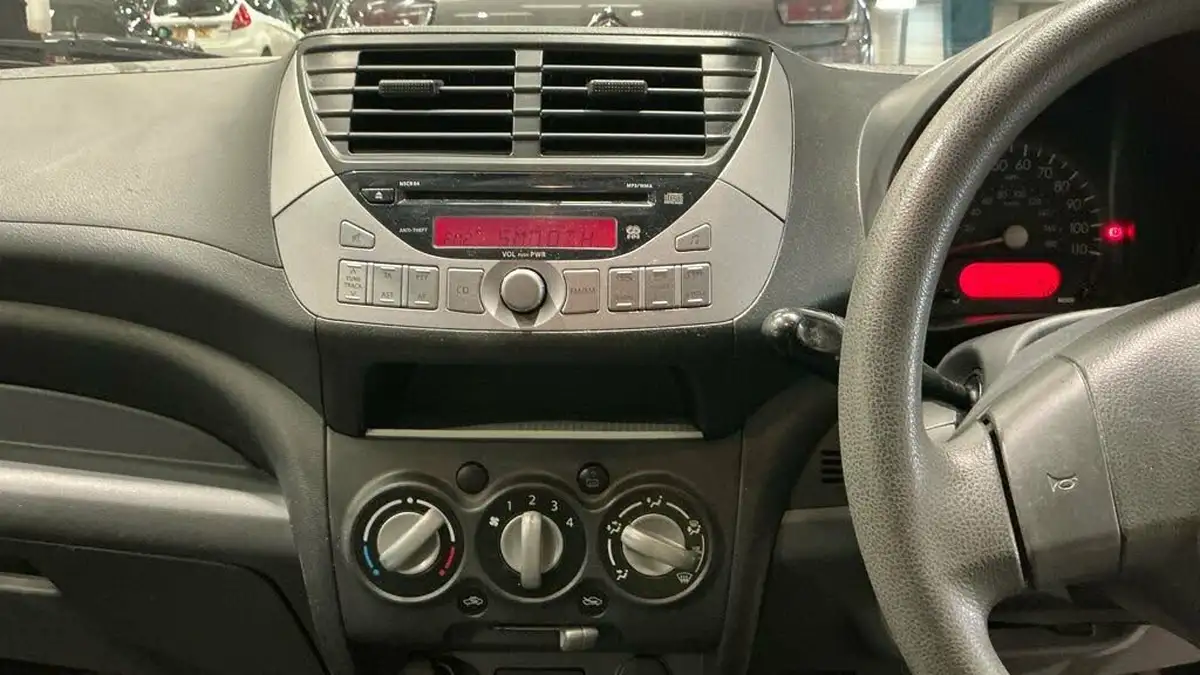 2014-suzuki-alto-10-sz-big-16