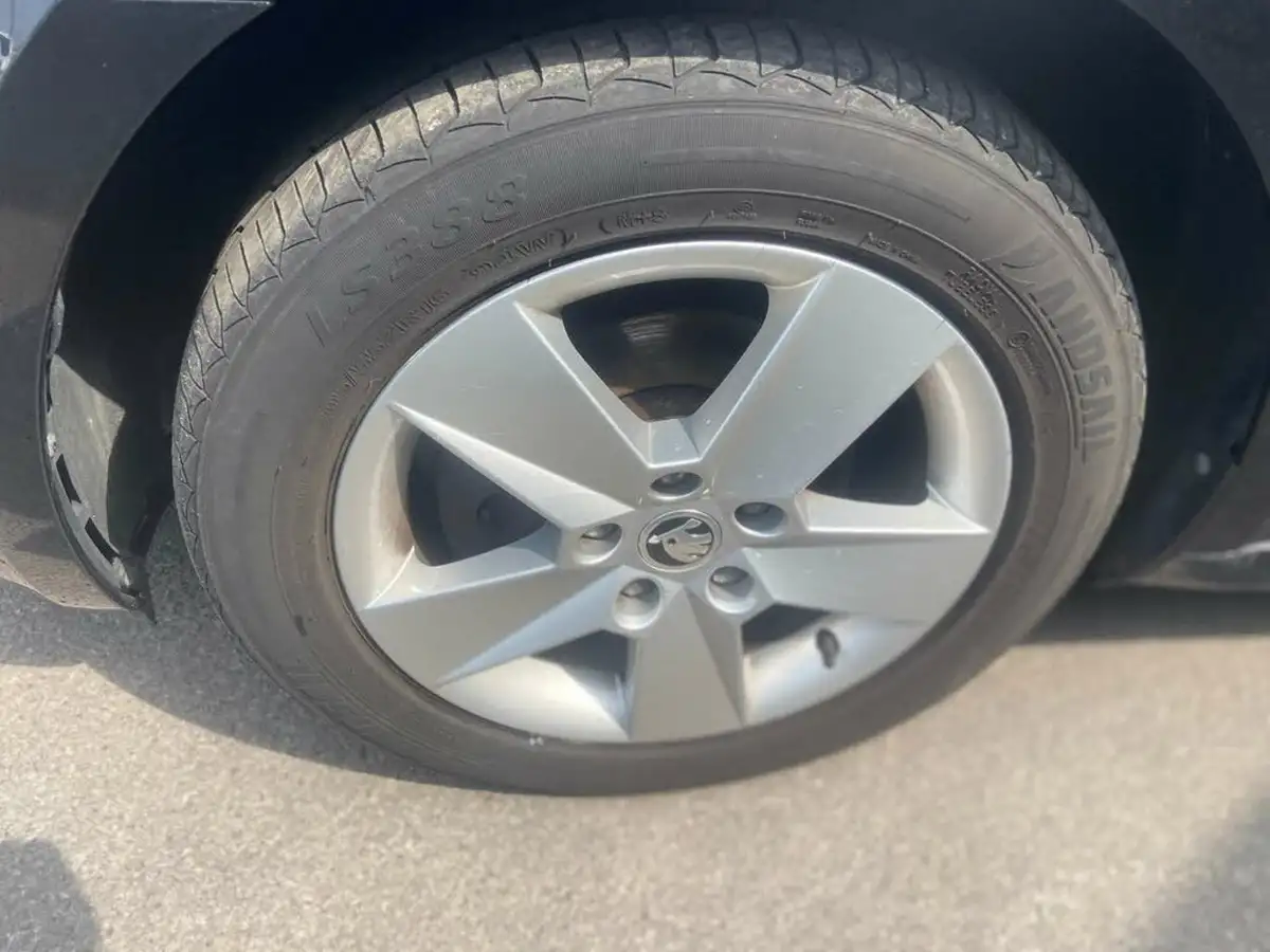 2018-skoda-octavia-16tdi-se-scr-estate-dsg-big-42