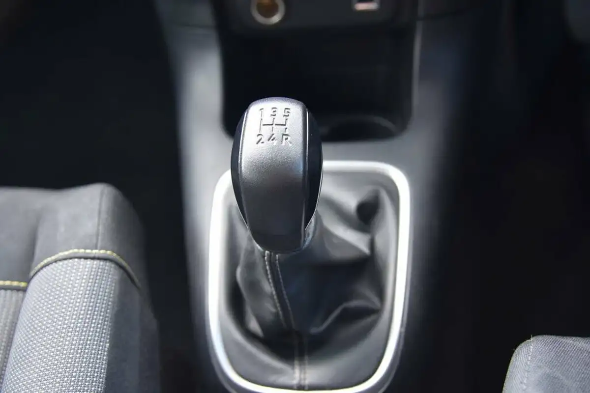 2021-citroen-c3-12-puretech-flair-83ps-big-38