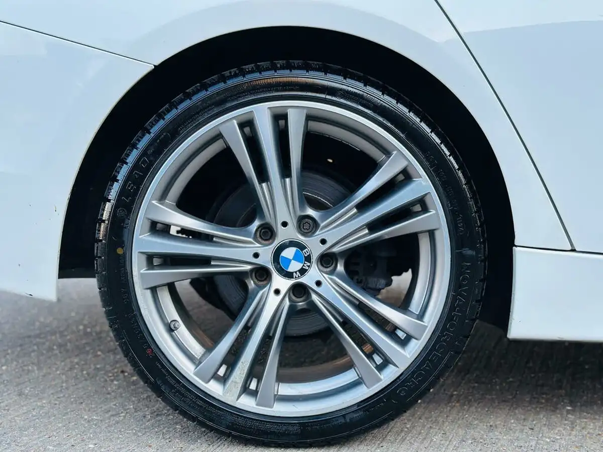 2016-bmw-3-series-15-318i-sport-saloon-4d-big-56