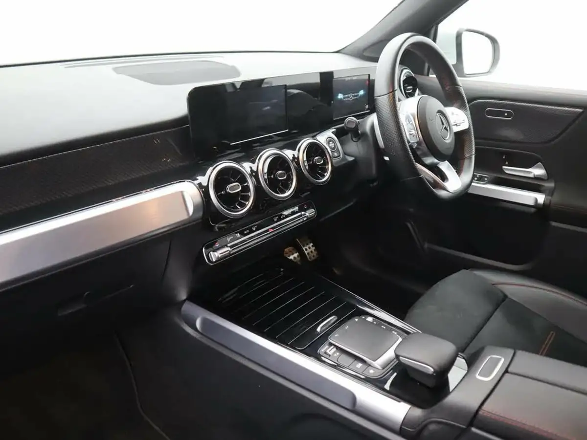 2022-mercedes-benz-glb-class-13-glb200-amg-line-7g-tronic-big-12