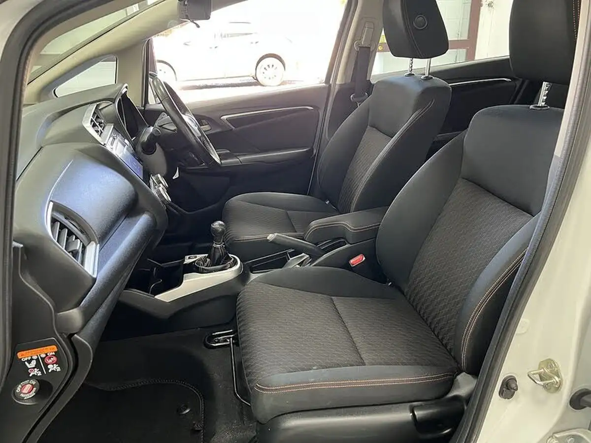 2018-honda-jazz-15-i-vtec-sport-big-17