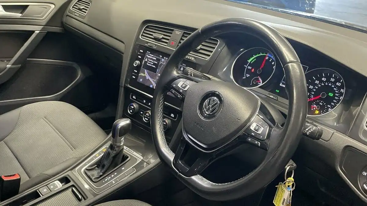 2019-volkswagen-golf-e-e-golf-big-23
