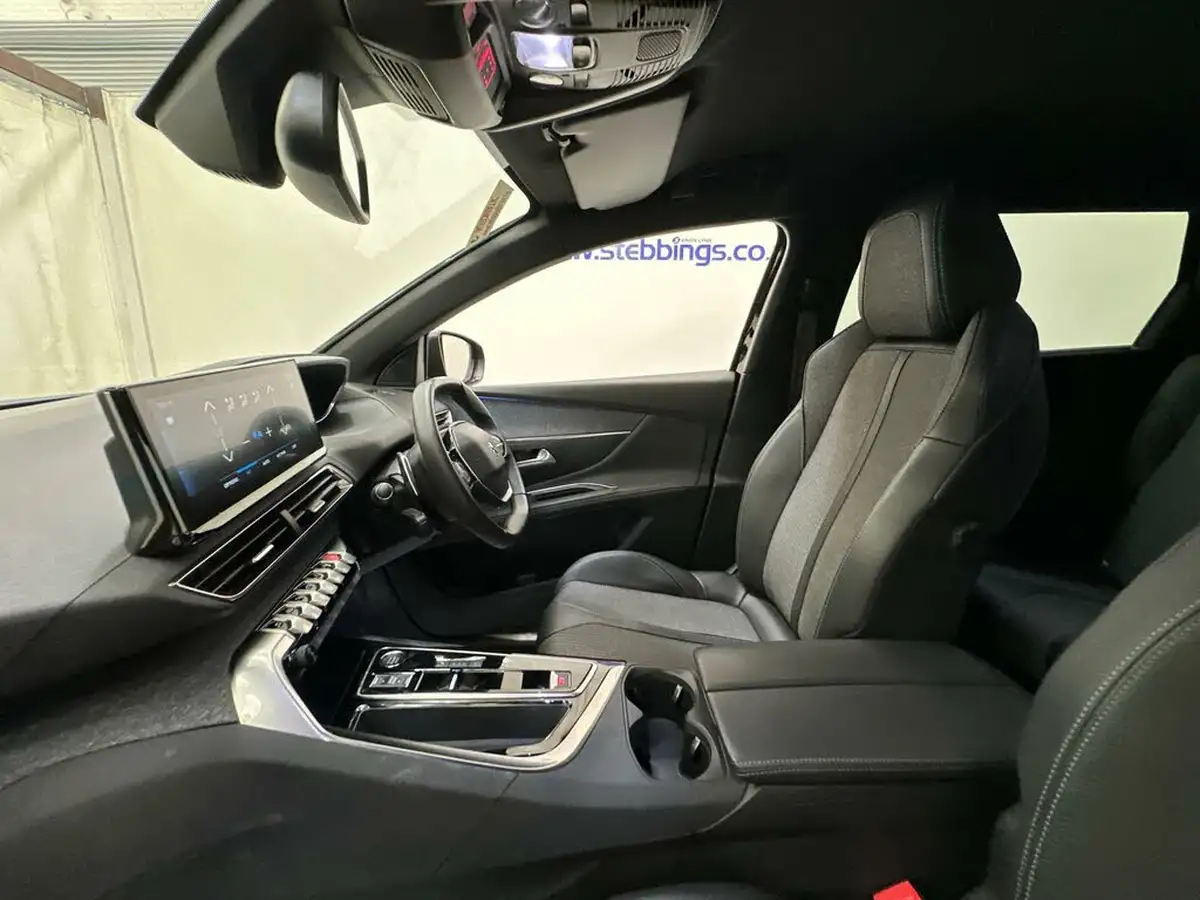 2023-peugeot-5008-suv-12-puretech-allure-premium-eat8-big-26