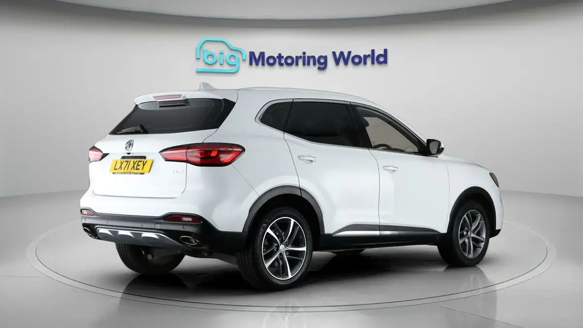 2021-mg-hs-15t-gdi-exclusive-162ps-big-7