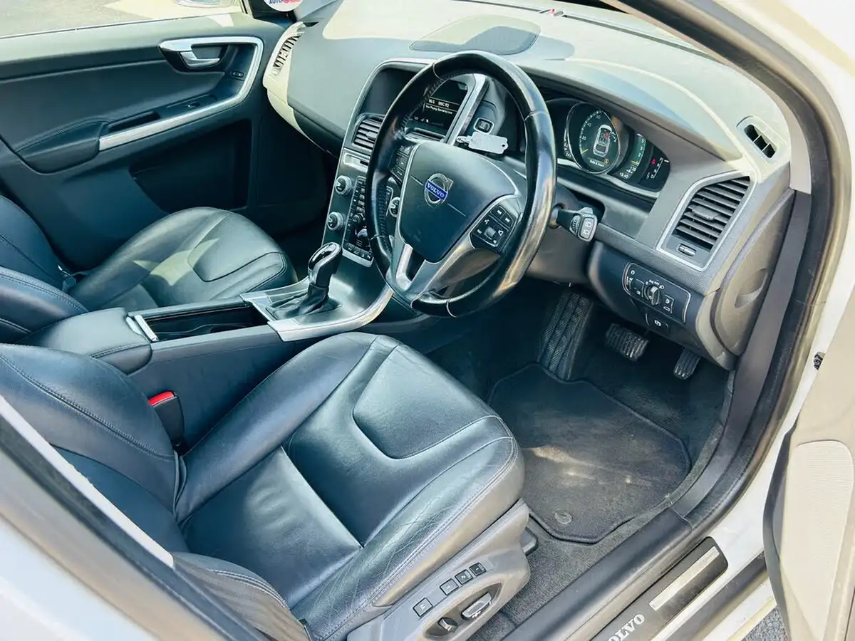 2015-volvo-xc60-24td-d5-se-lux-215bhp-geartronic-big-2