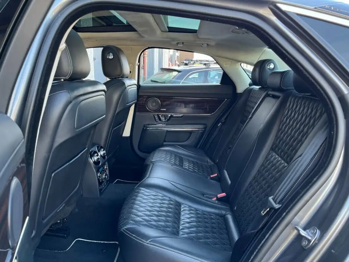 2015-jaguar-xj-series-30td-xj-portfolio-swb-auto-big-13