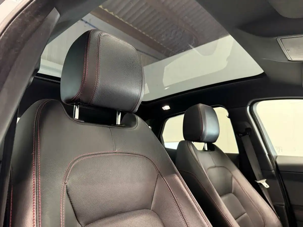 2020-jaguar-e-pace-20-i4d-chequered-flag-180ps-big-10