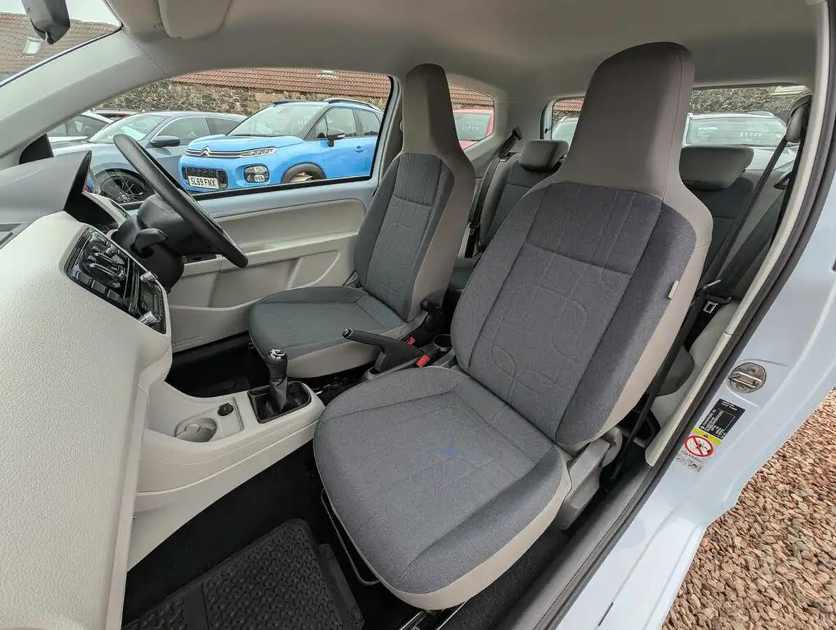 2013-volkswagen-up-10-move-up-59bhp-3d-big-9