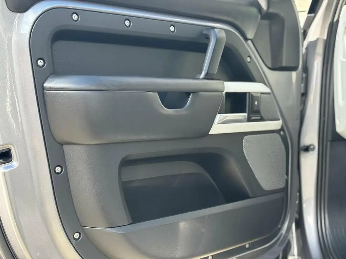 2022-land-rover-110-defender-30-d300-hard-top-hse-110-big-48