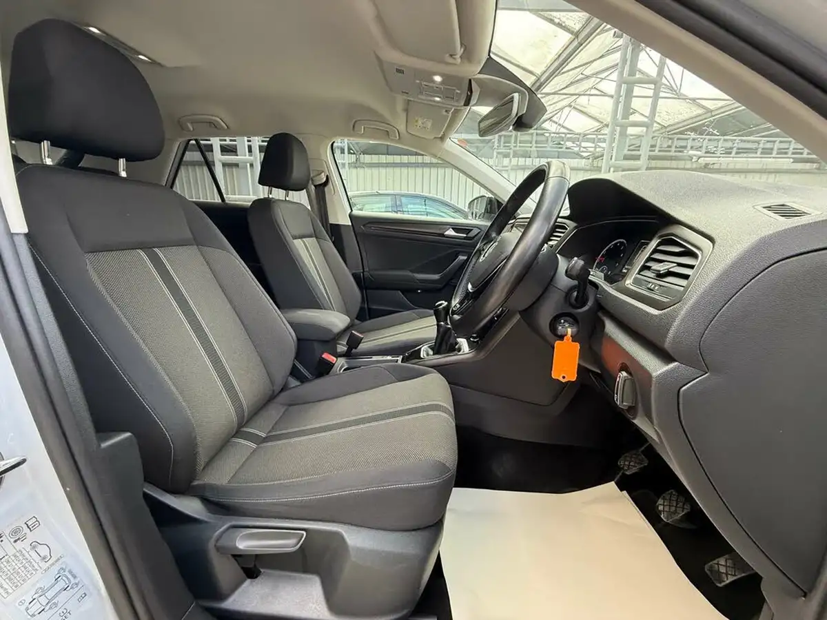 2019-volkswagen-t-roc-15-tsi-design-big-18