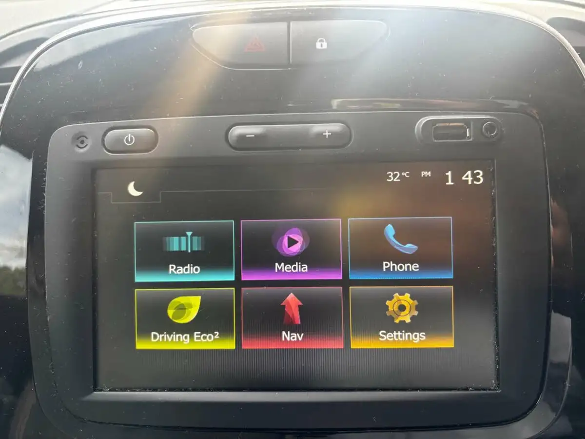 2019-renault-captur-09-tce-iconic-big-19