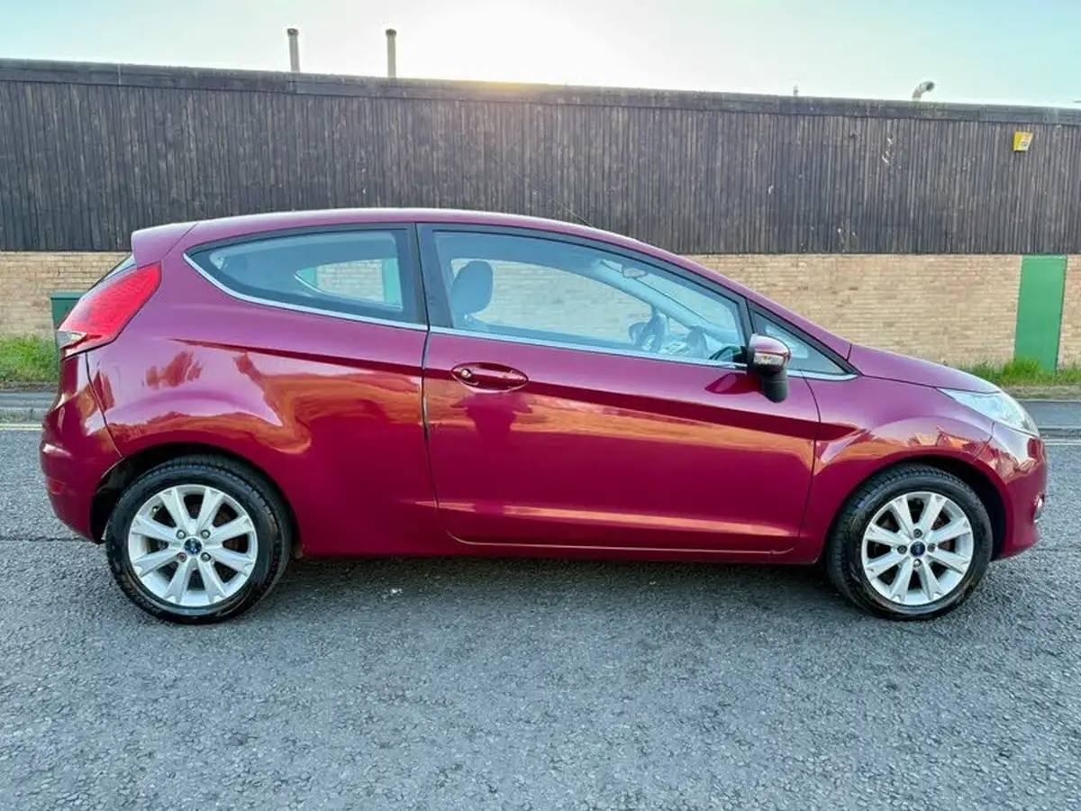 2010-ford-fiesta-125-zetec-3d-big-7