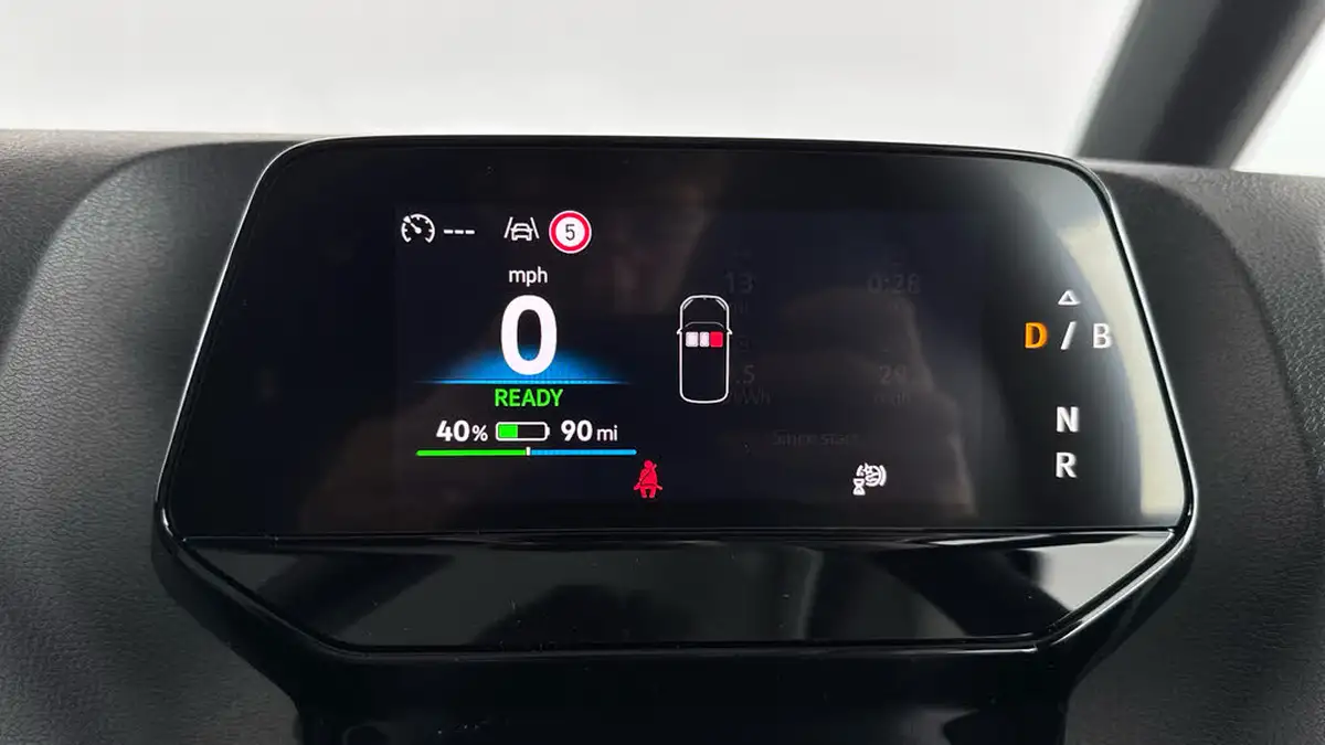 2025-volkswagen-id-buzz-cargo-e-commerce-286ps-79kwh-big-12