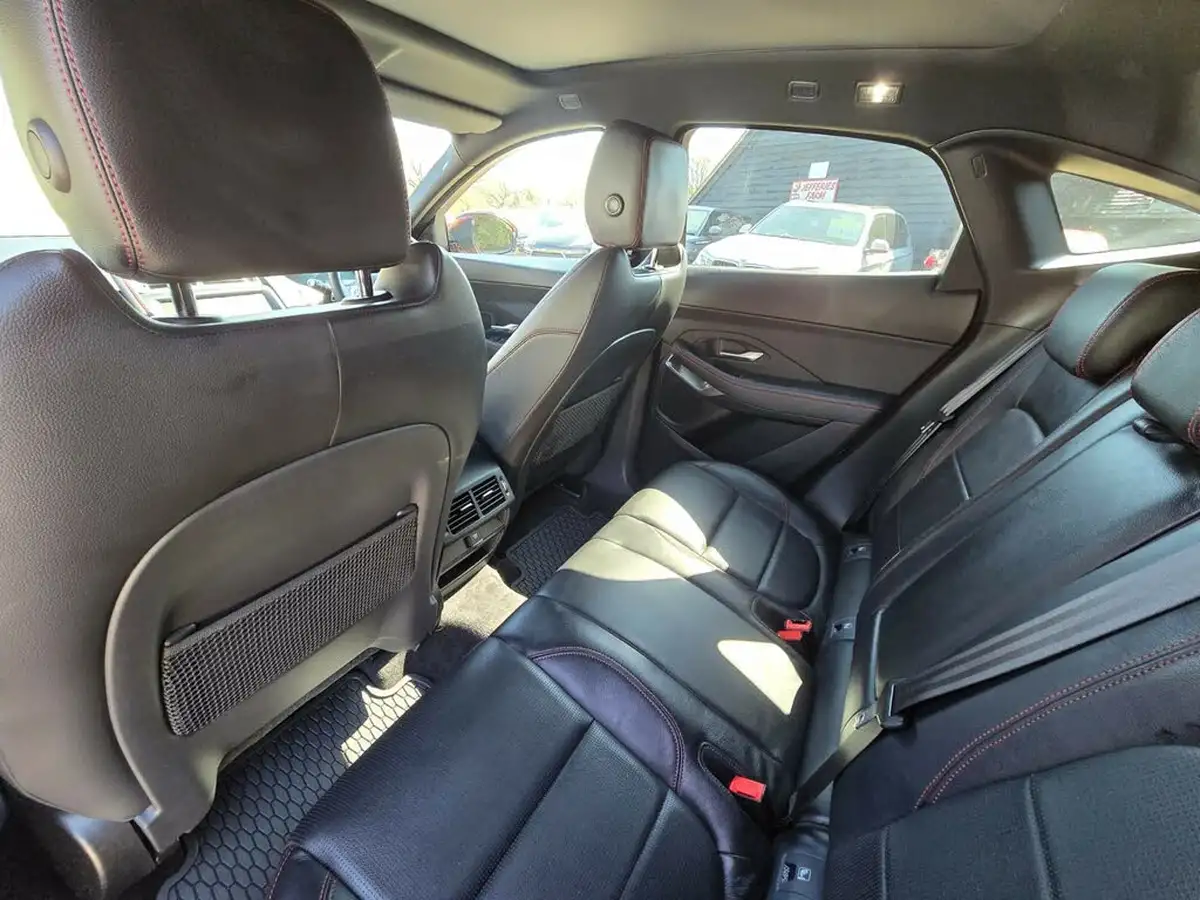 2019-jaguar-e-pace-20-i4d-chequered-flag-150ps-big-20