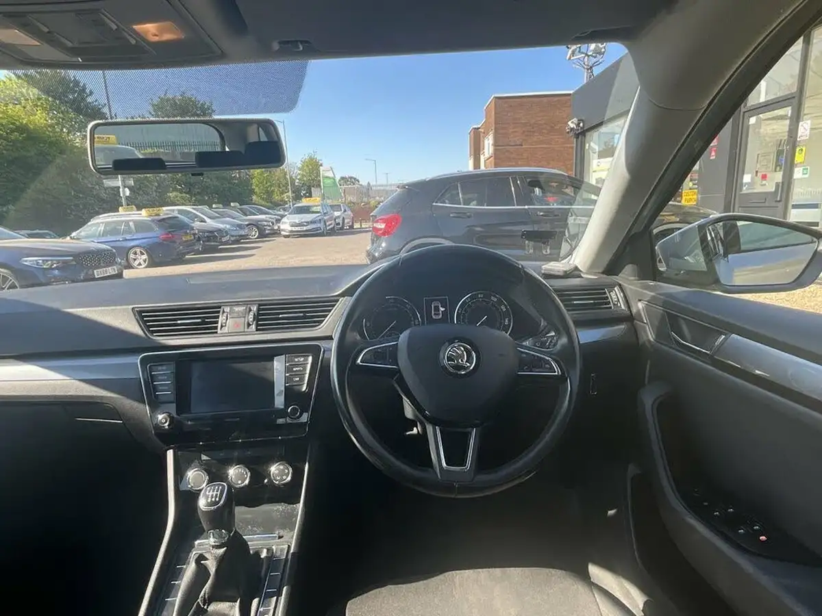 2018-skoda-superb-16tdi-s-ss-estate-big-9