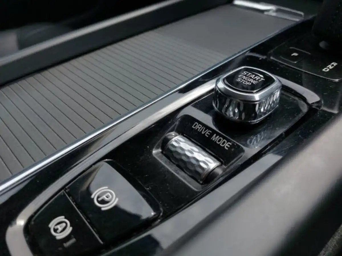 2020-volvo-xc60-20-b5-momentum-big-12