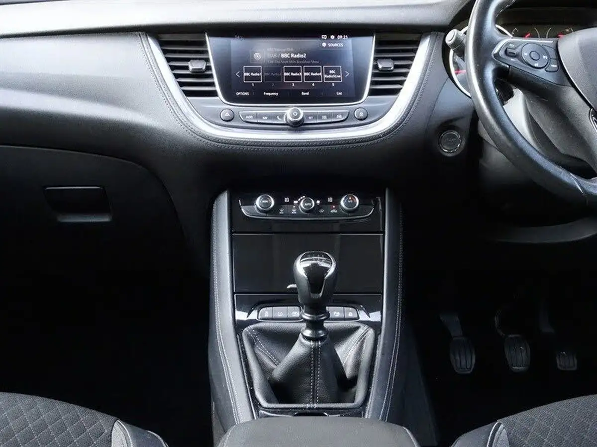 2018-vauxhall-grandland-x-12-sport-nav-130ps-big-17