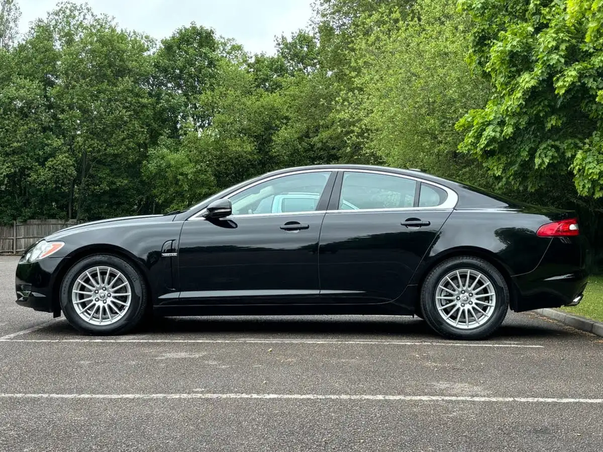 2010-jaguar-xf-30-luxury-big-23