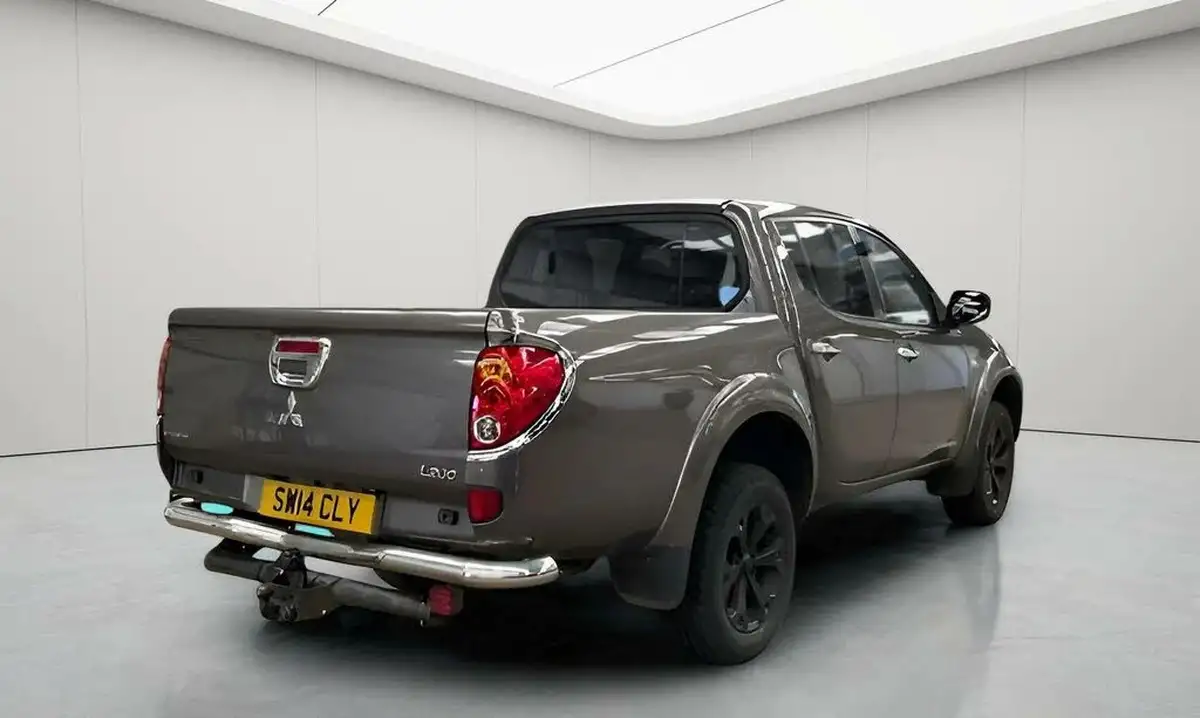 2014-mitsubishi-l200-25td-barbarian-black-big-2