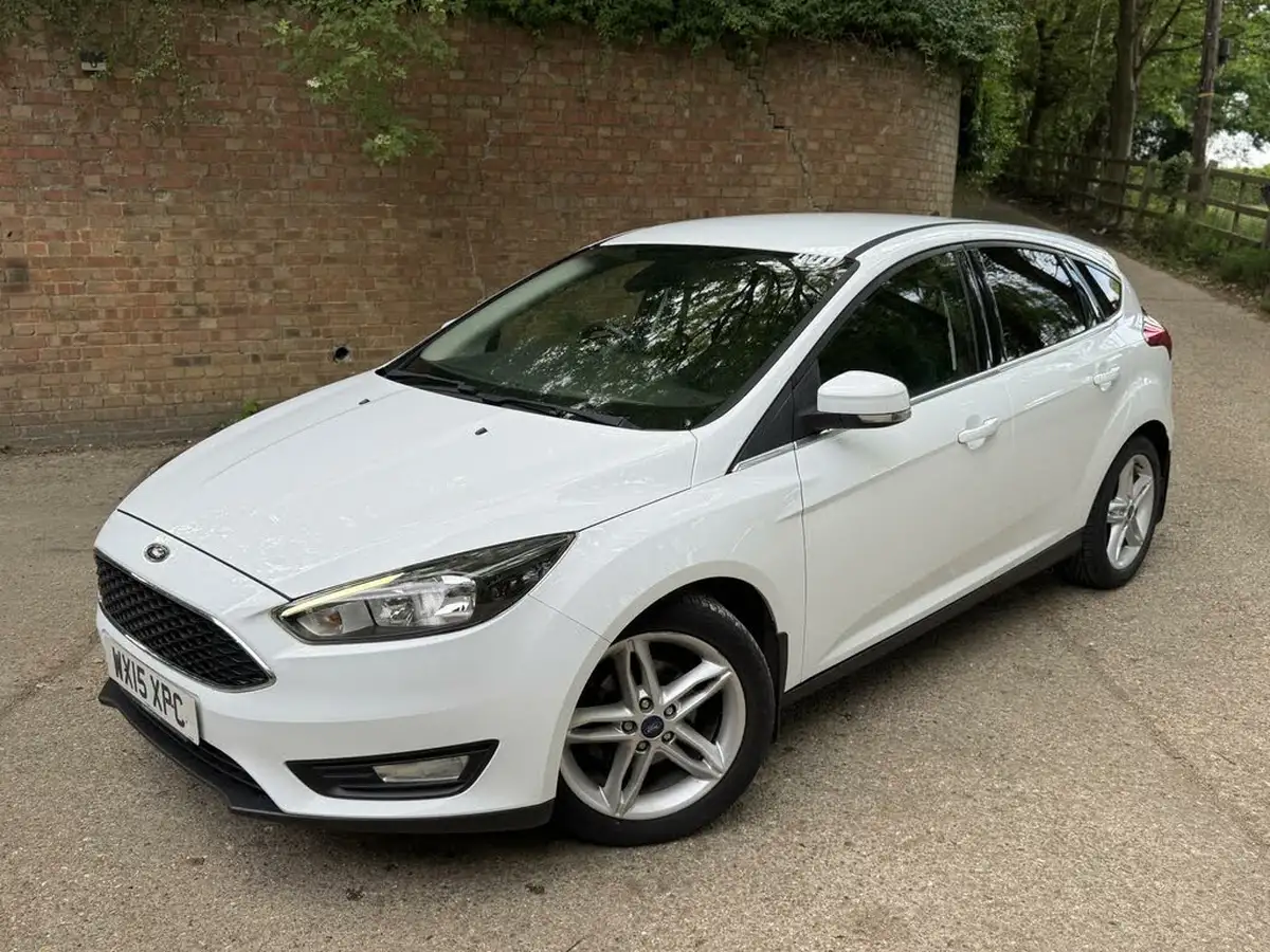2015-ford-focus-10-zetec-t-125ps-hatchback-big-11