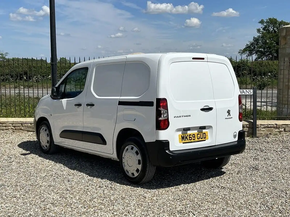 2019-peugeot-partner-15-bluehdi-1000-professional-100ps-eu6dt-panel-big-3