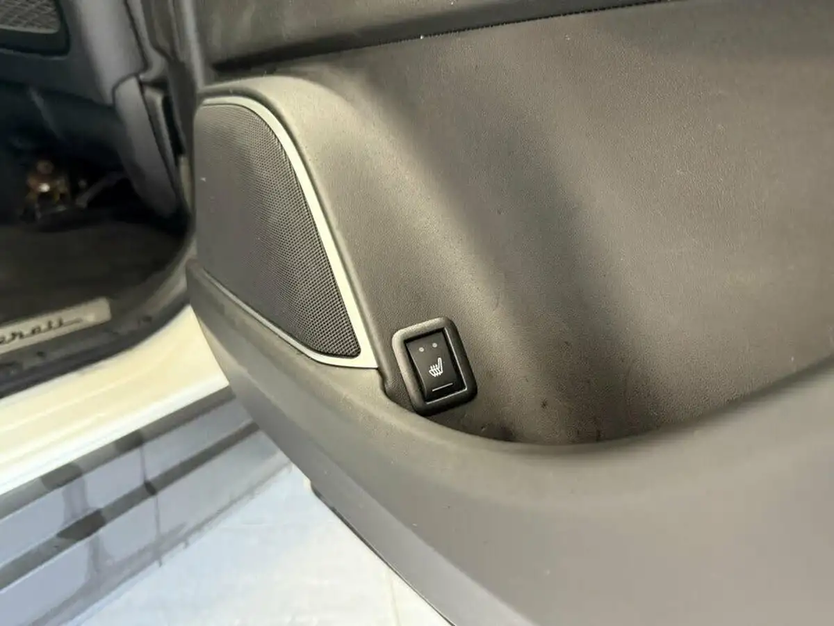 2017-maserati-levante-big-64