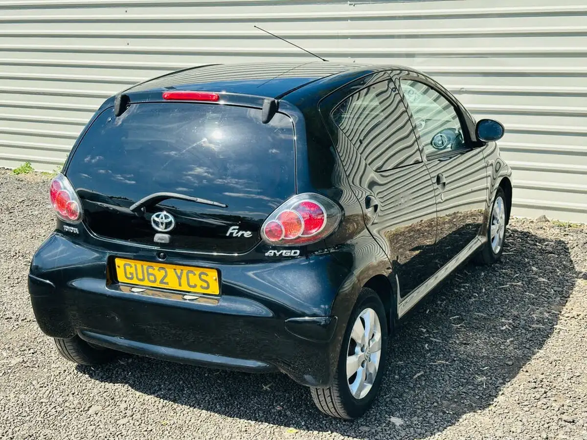 2012-toyota-aygo-10-aygo-fire-5d-big-15