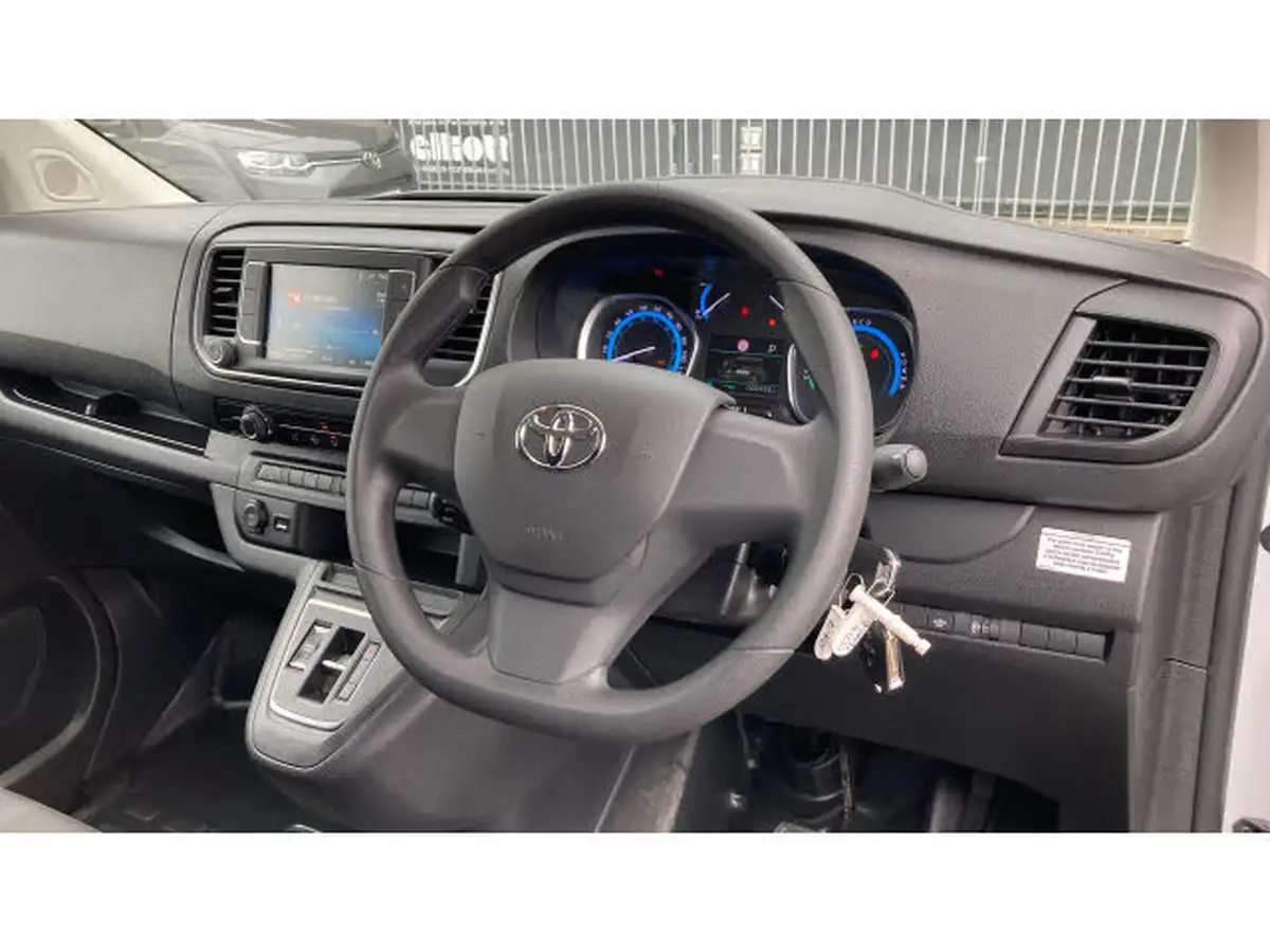 2023-toyota-proace-city-e-icon-l2-big-5