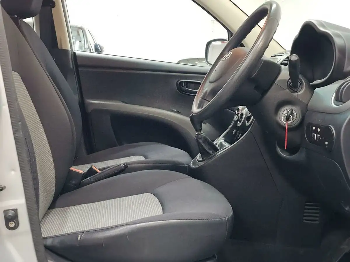 2010-hyundai-i10-12-classic-big-10