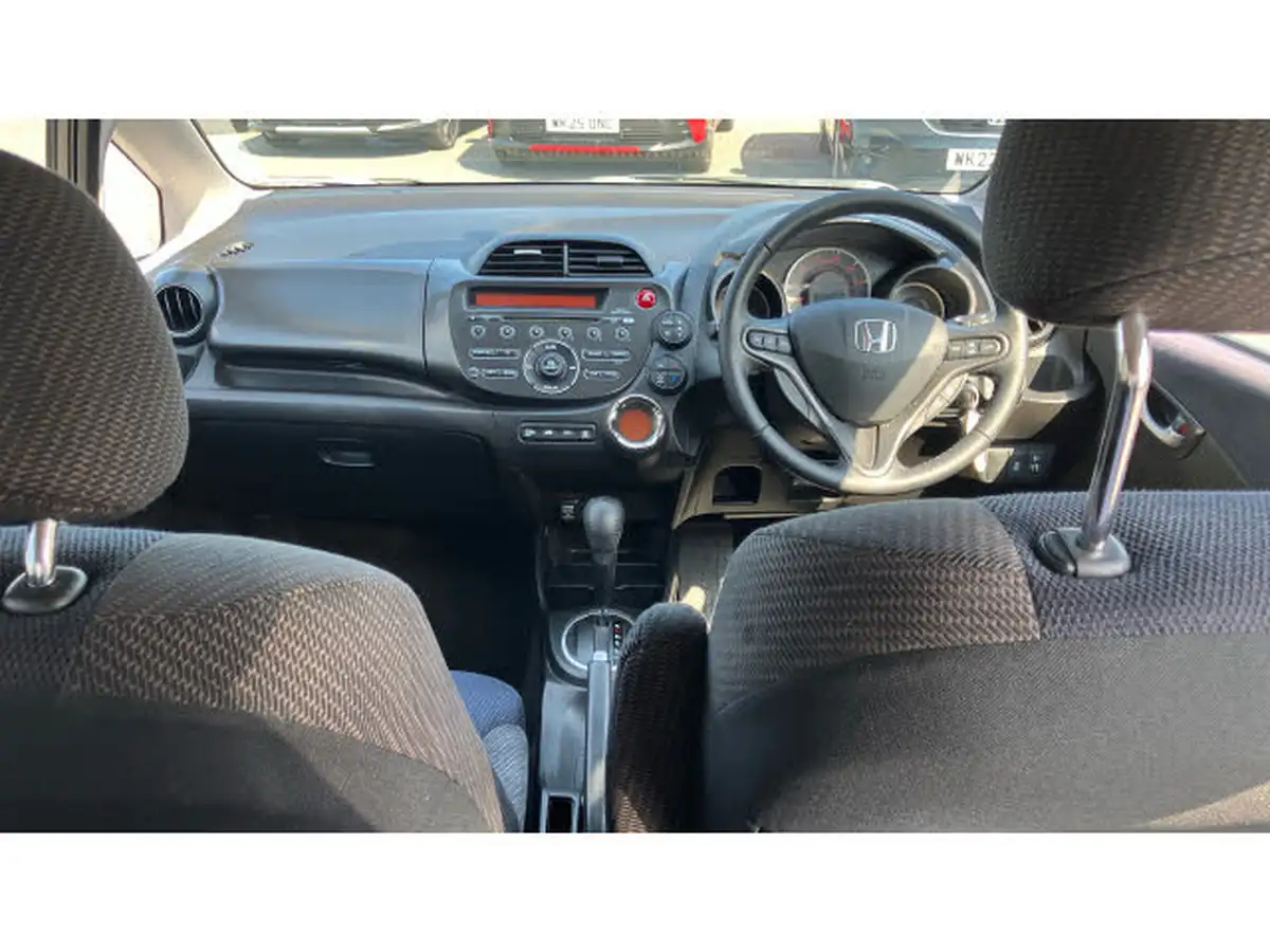 2015-honda-jazz-14-es-plus-cvt-big-3