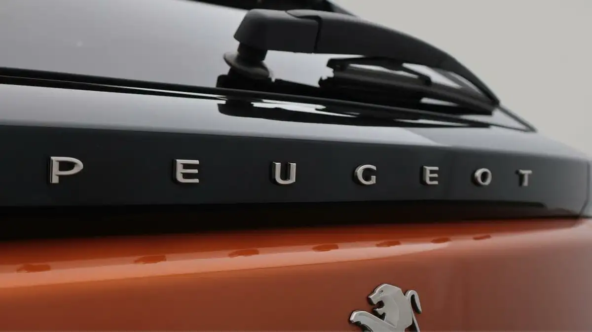 2020-peugeot-2008-suv-12-puretech-gt-line-big-22