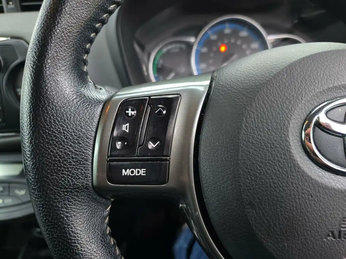 2015-toyota-yaris-15-vvt-i-icon-hybrid-big-34