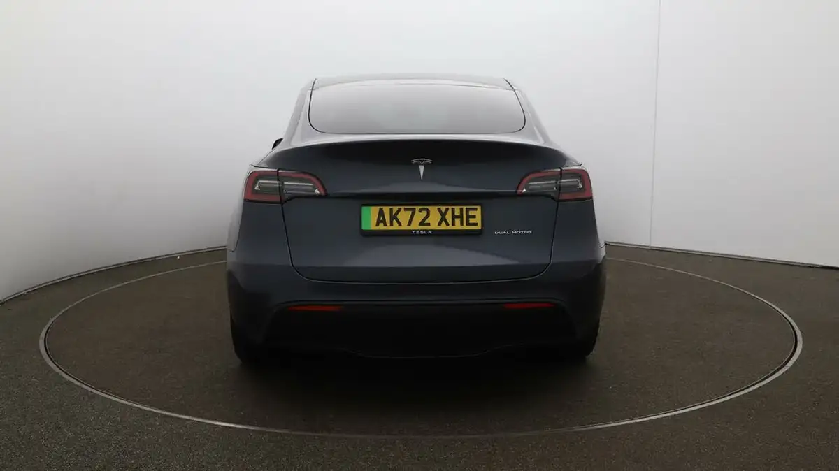2022-tesla-model-y-e-long-range-big-56
