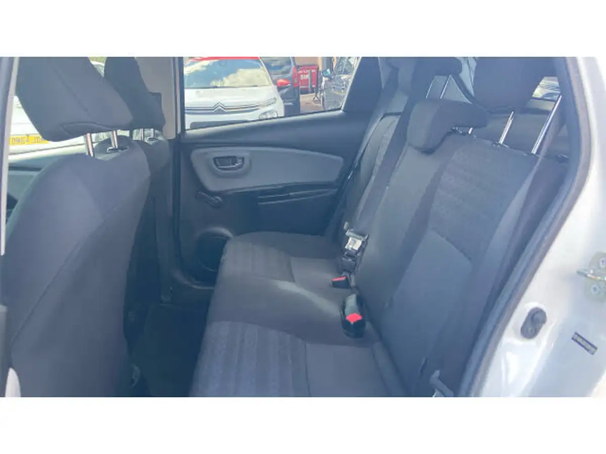 2016-toyota-yaris-133-icon-vvt-i-tss-5d-cvt-big-15
