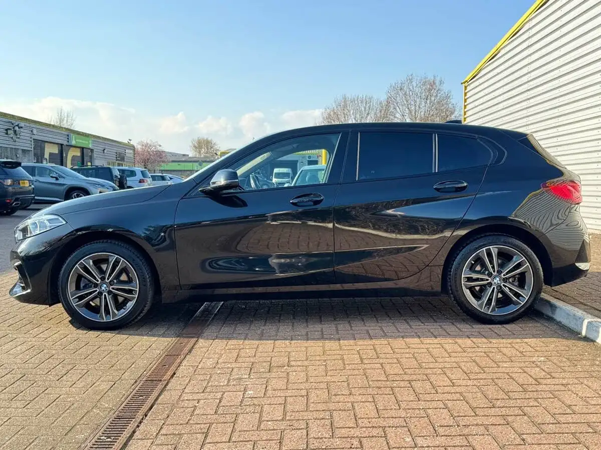 2023-bmw-1-series-15-118i-sport-dct-big-12