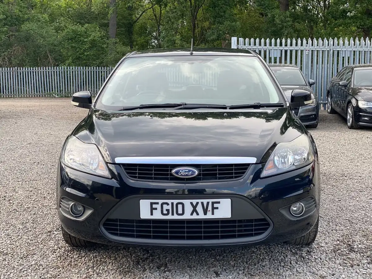 2010-ford-focus-16-zetec-hatchback-5d-big-19