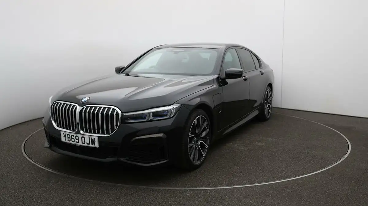 2019-bmw-7-series-30-745e-m-sport-big-36