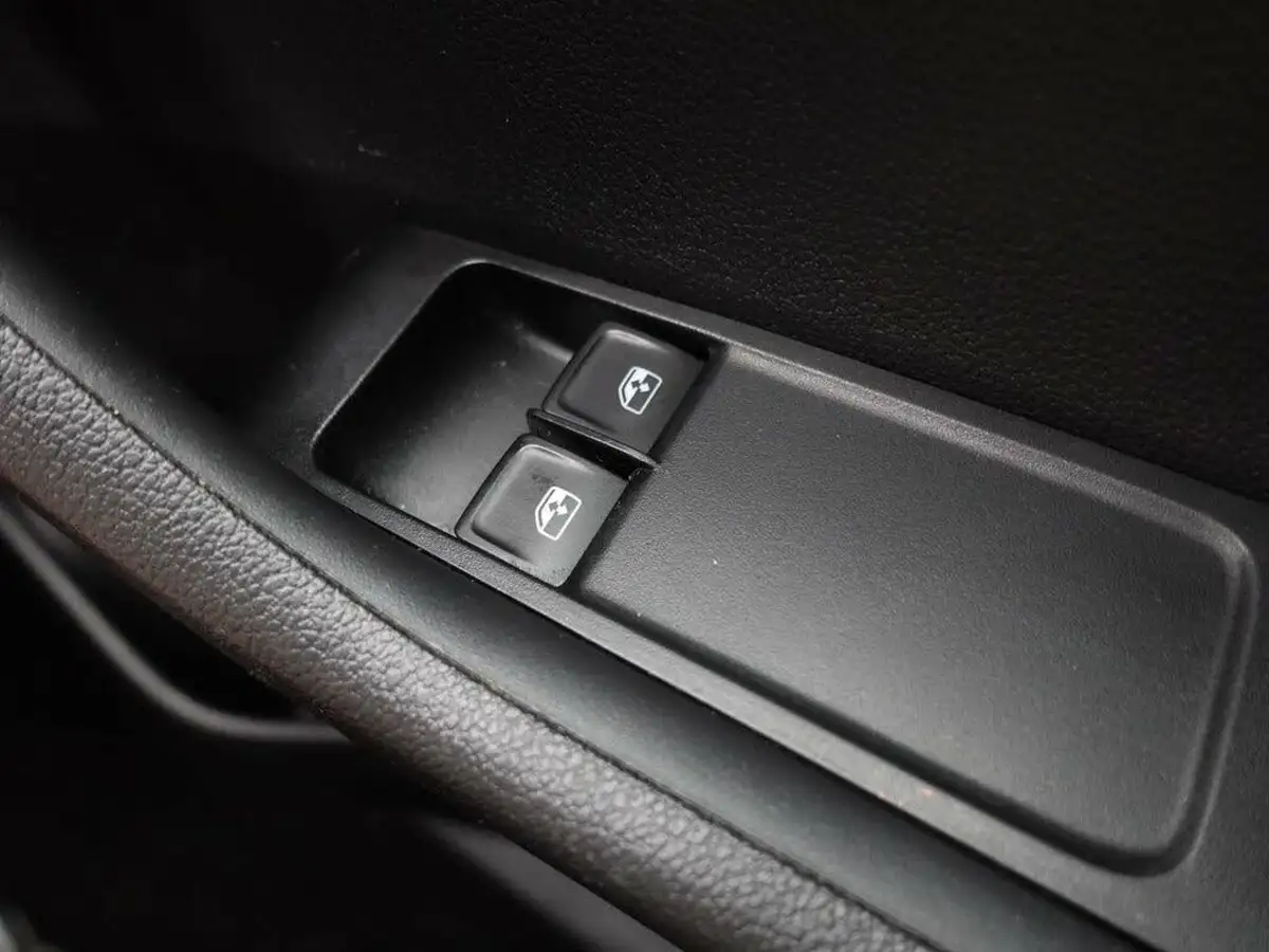 2021-skoda-fabia-10-mpi-se-big-25