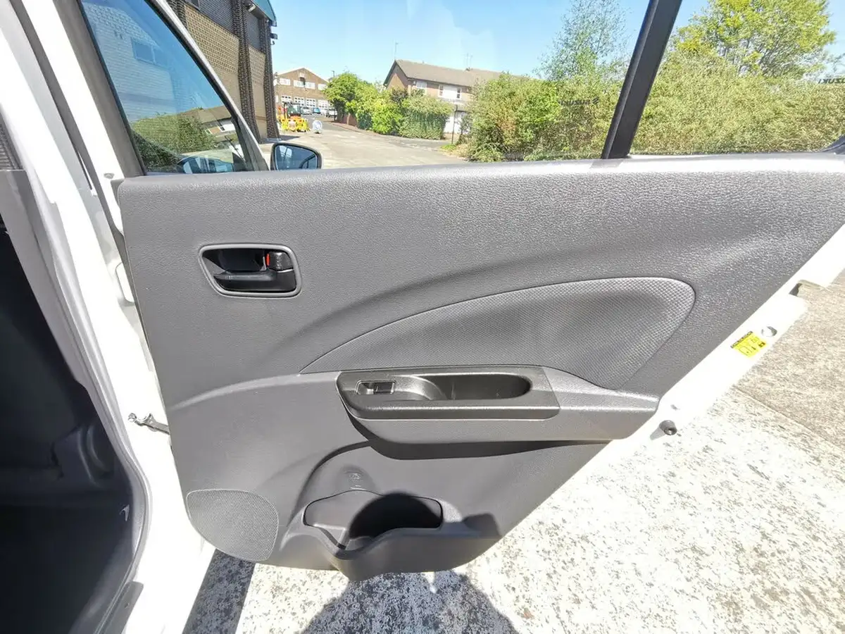 2018-suzuki-celerio-10-sz4-ags-big-25