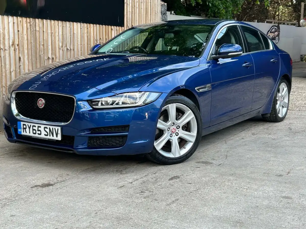 2015-jaguar-xe-20td-portfolio-180ps-auto-big-5