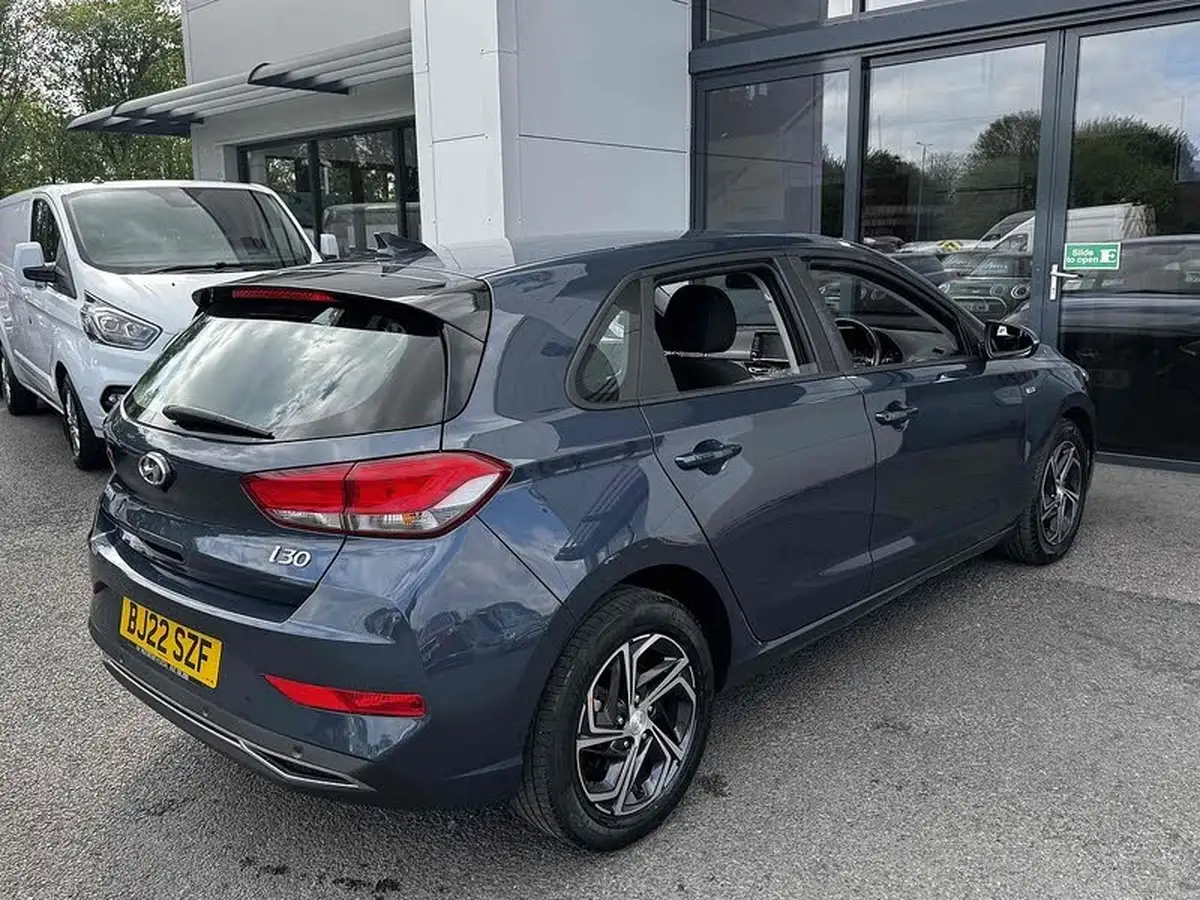 2022-hyundai-i30-10-t-gdi-se-connect-hatchback-big-13