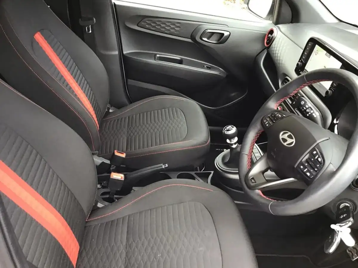 2024-hyundai-i10-10-t-gdi-n-line-90ps-two-tone-roof-big-12