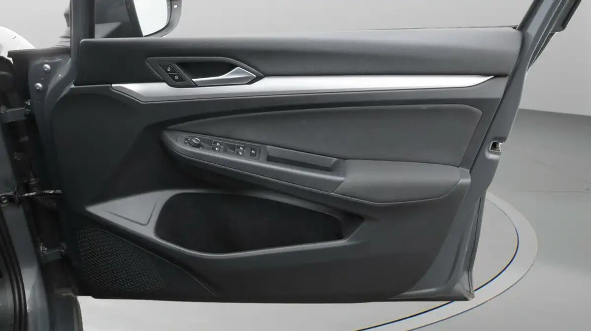 2022-volkswagen-golf-15-tsi-life-130ps-hatchback-big-15